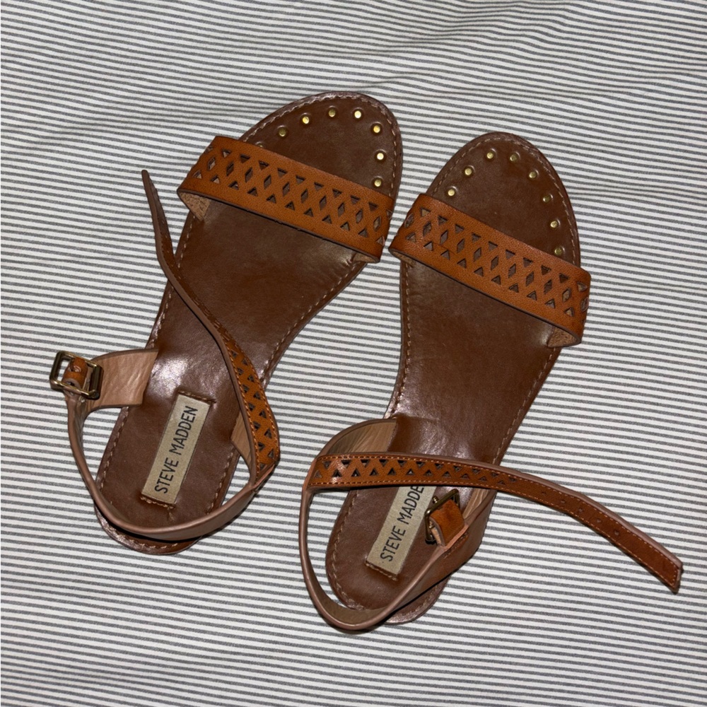Steve Madden brown flat sandal
